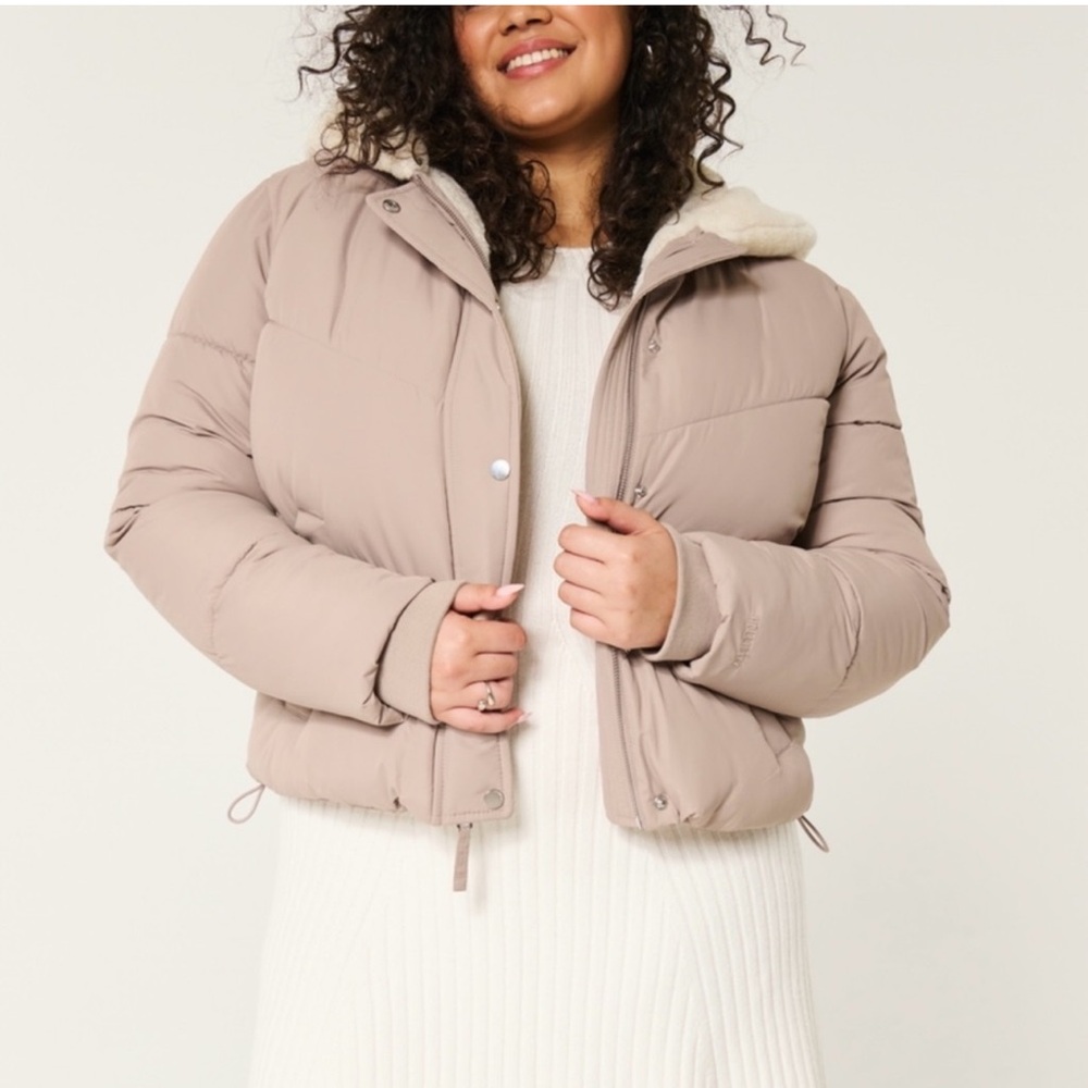Hollister Women's Taupe Puffer Jacket